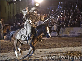 LEONESSA: UN TEATRO SOTTO LE STELLE. DALLE REGIONI A CAVALLO AL PALIO DEL VELLUTO