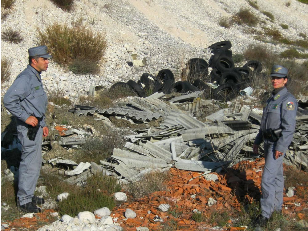 IL CFS  SEQUESTRA UN’AREA DI 7.000 METRI QUADRATI E DEFERISCE DUE PERSONE