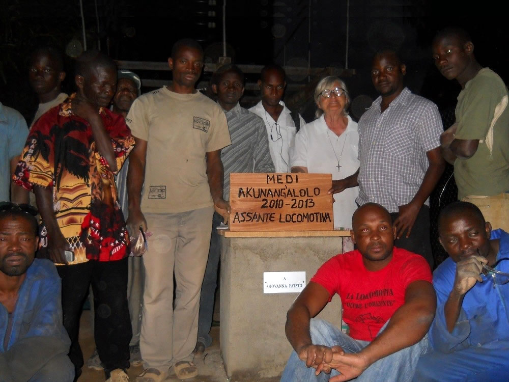 Pozzo d'acqua a Nangololo in Mozambico. Presentazione video il 16 novembre