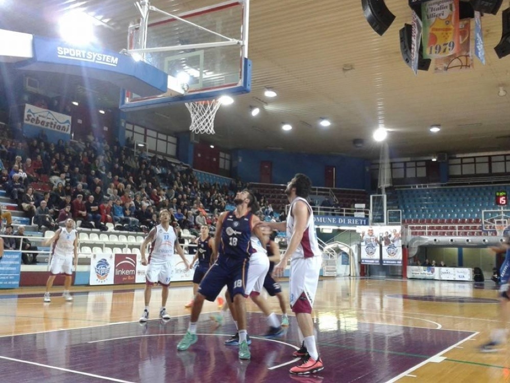 Linkem soffre ma batte Eurobasket 81-67. Ora è lotta a due con Latina