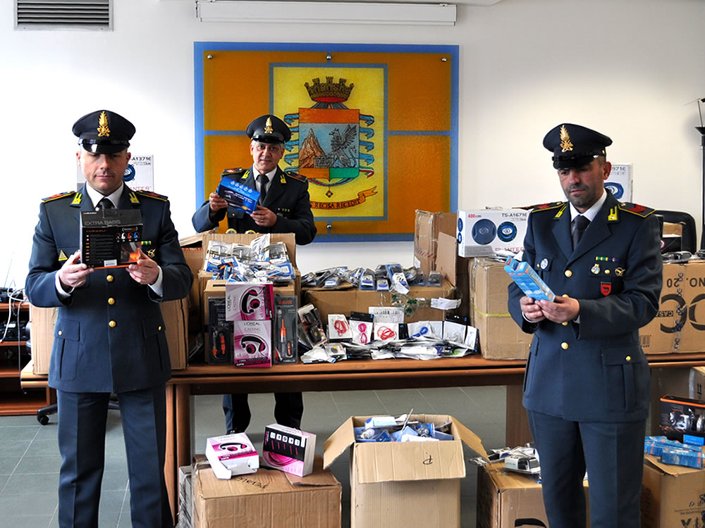 GdF sequestra 1.500 articoli elettrici con marchi CE contraffatti