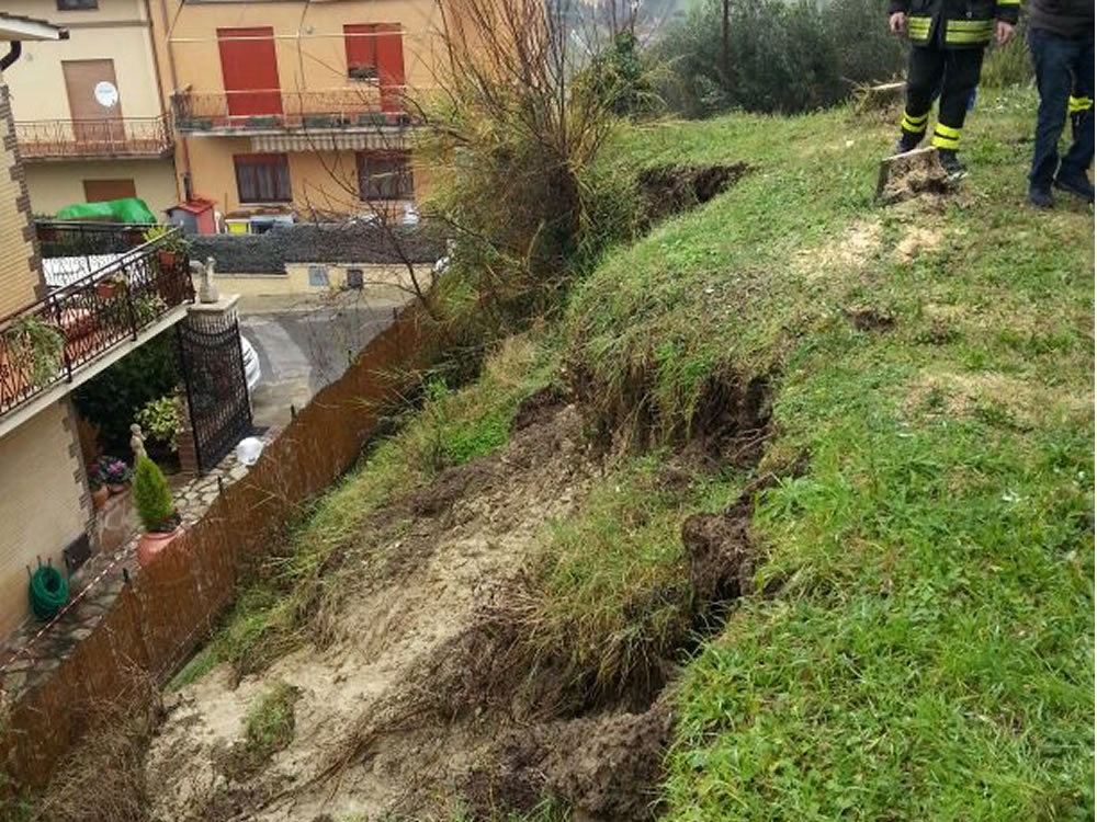 Frana a Montopoli in Sabina. Evacuate due famiglie