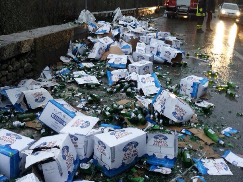 Perde il carico di birra. Disagi sulla Salaria