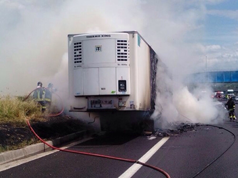 Autoarticolato in fiamme. Sul posto i Vigili del Fuoco di Poggio Mirteto