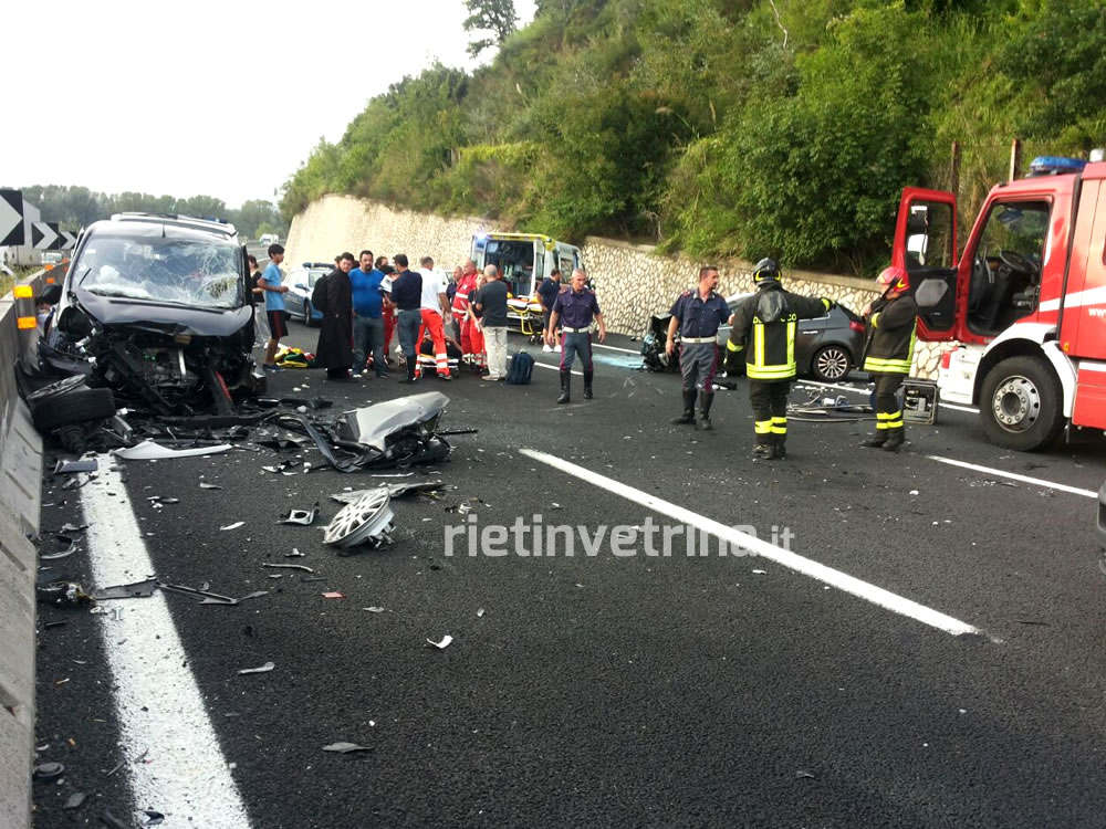 Grave incidente stradale nei pressi di Magliano Sabina. Un morto e sette feriti