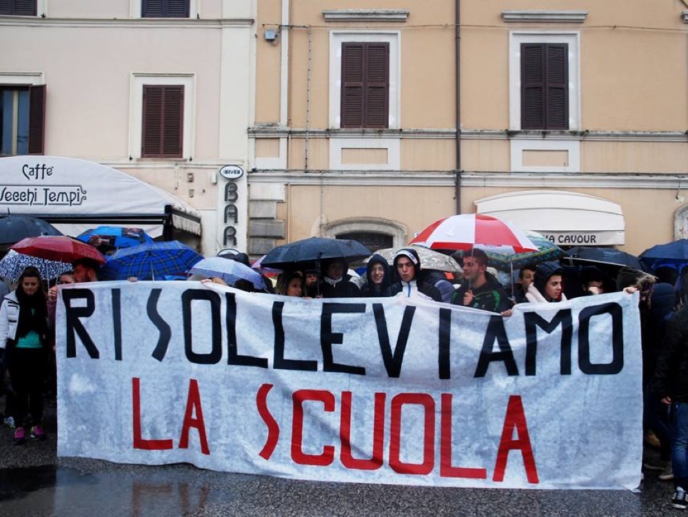 Nuova protesta degli studenti. Sit-in sotto la Provincia di Rieti