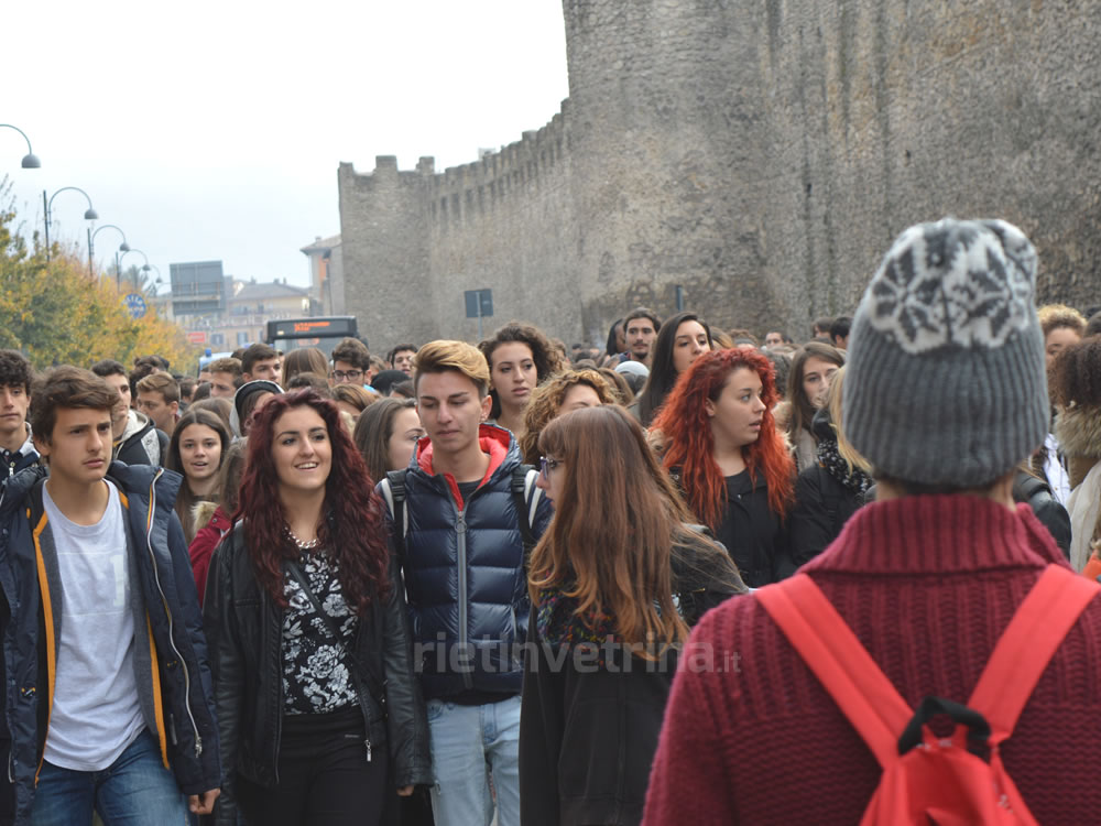 La Provincia annulla l'incontro al PalaLeoni. Studenti sbigottiti