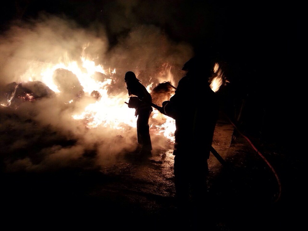 Capannone in fiamme. Vigili del Fuoco impegnati tutta la notte