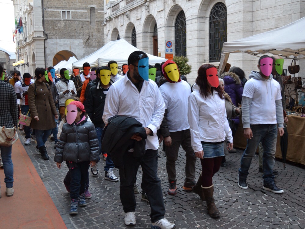 Settimana contro il razzismo. Oggi il flash mob nel centro storico