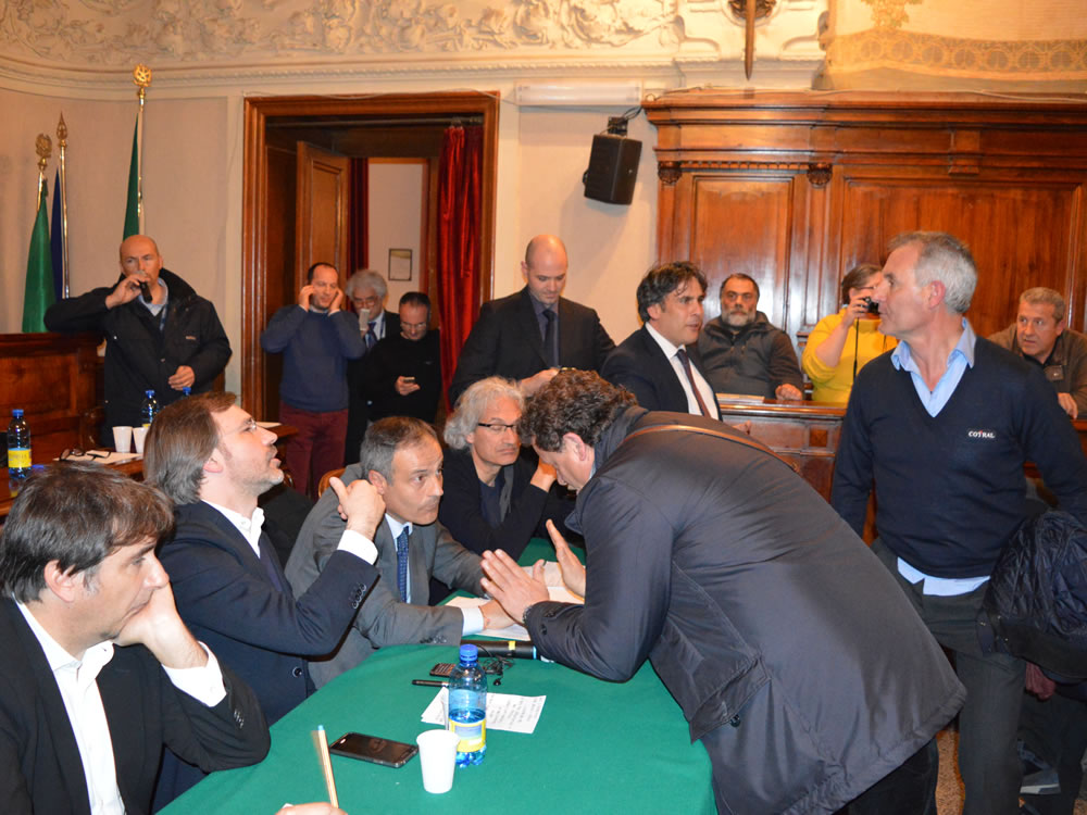 Gomma-rotaia. VIDEO dello scontro AD Giana VS Sindacati e dipendenti