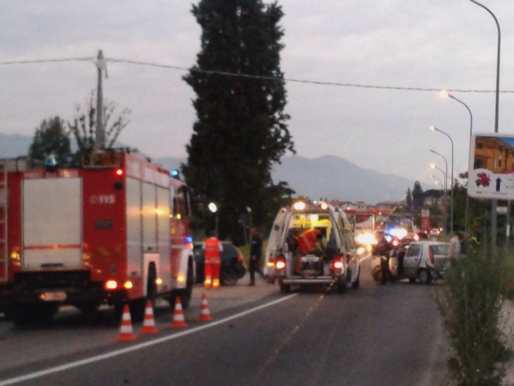 Incidente in via A.M. Ricci, strada chiusa