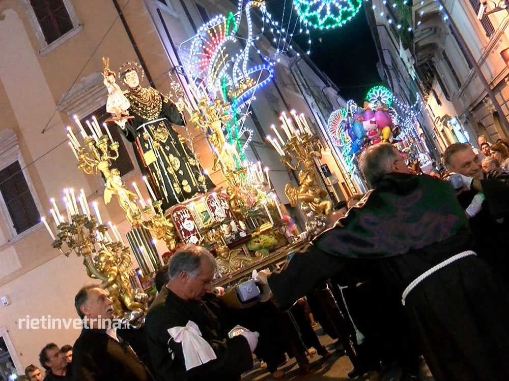 Processione di Sant'Antonio tra applausi e nuovo percorso. LE FOTO
