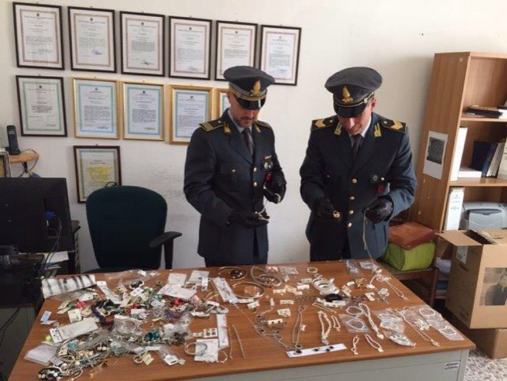Sequestrati oltre 1.500 prodotti sprovvisti di marchio CE