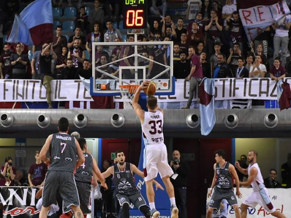 La Npc torna alla vittoria. Tra il pubblico anche il Vescovo Pompili