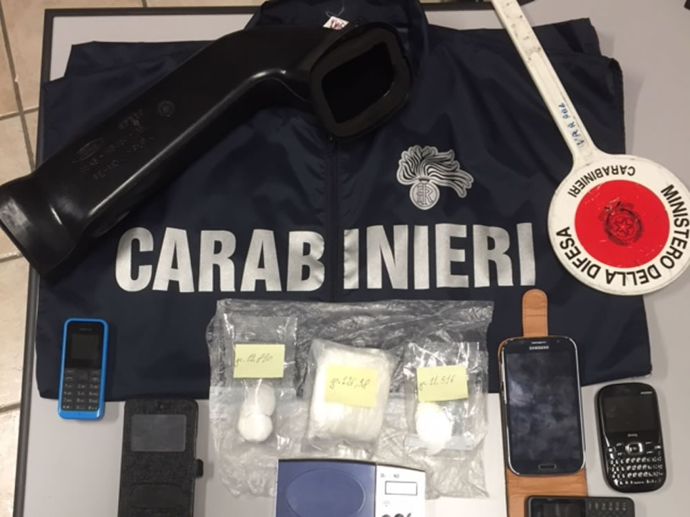 Più di 150 grammi di cocaina nascosti nell’auto. Arrestati due corrieri
