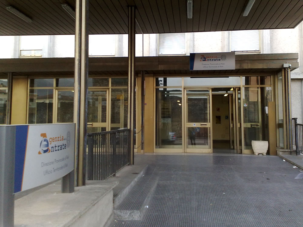 Uffici dell'Agenzia delle Entrate impraticabili. Allagati ben 4 piani