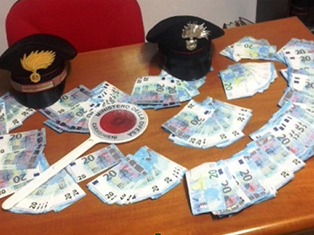 Spendono banconote false in sei esercizi commerciali. Arrestati
