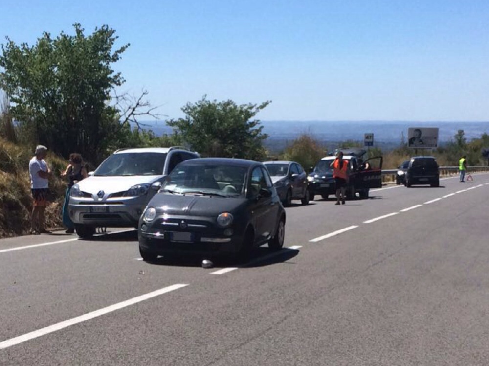 Tamponamento moto-auto sulla Salaria per Roma. Ragazza al Sant'Andrea