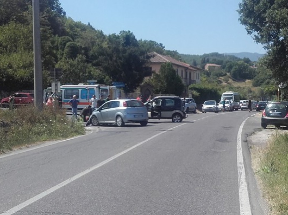 Incidente stradale al bivio di Fonte Colombo. Ragazza al de Lellis