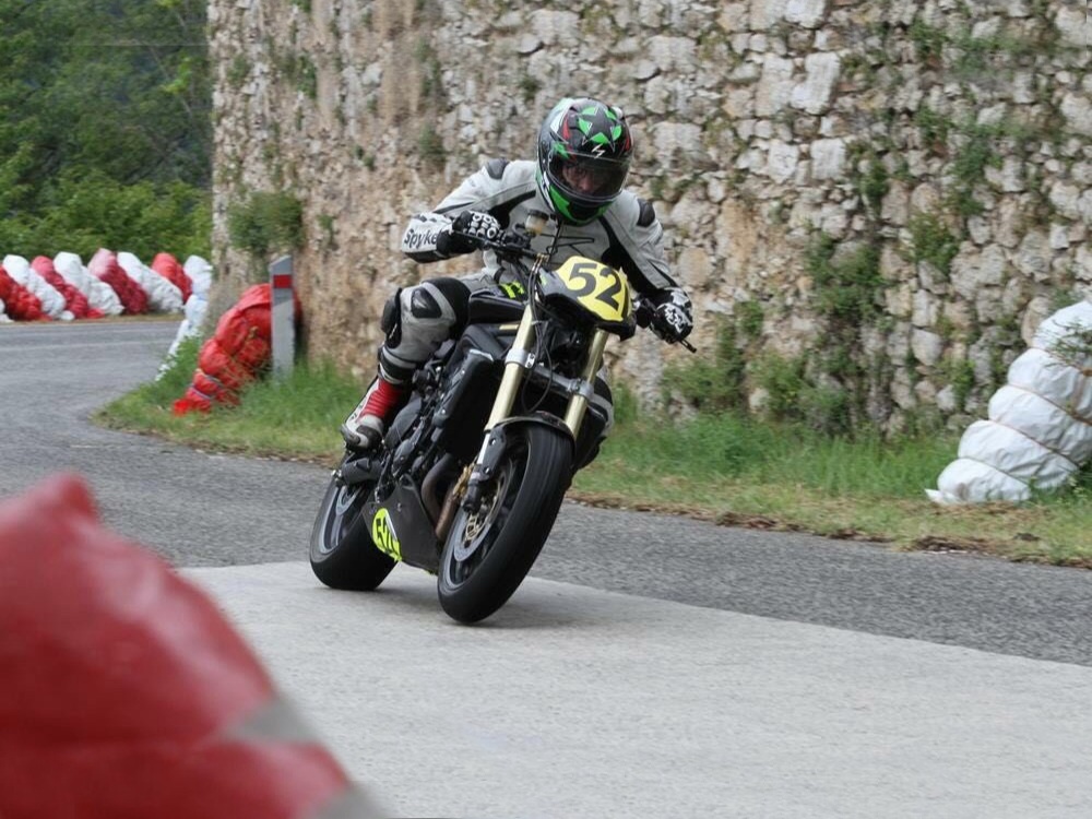 Cifone cade, si rialza e termina la gara. Chiude il campionato in terza posizione