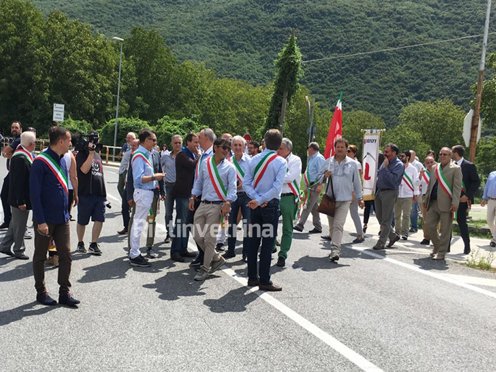 Acqua, la protesta alle ore 11.30 ha bloccato la Salaria per L'Aquila