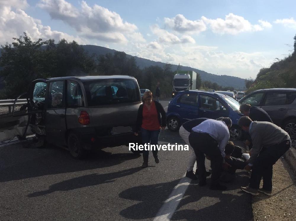 Grave incidente sulla Salaria. Un'auto a rischio esplosione