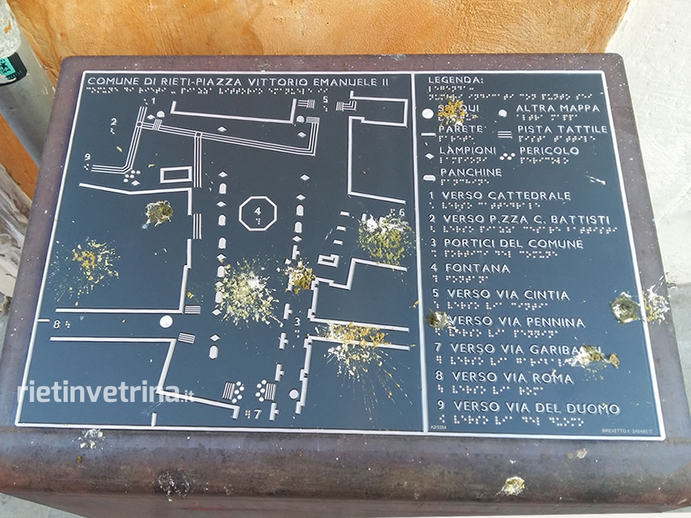 Installate le segnaletiche in braille… ma una in postazione a portata di piccione