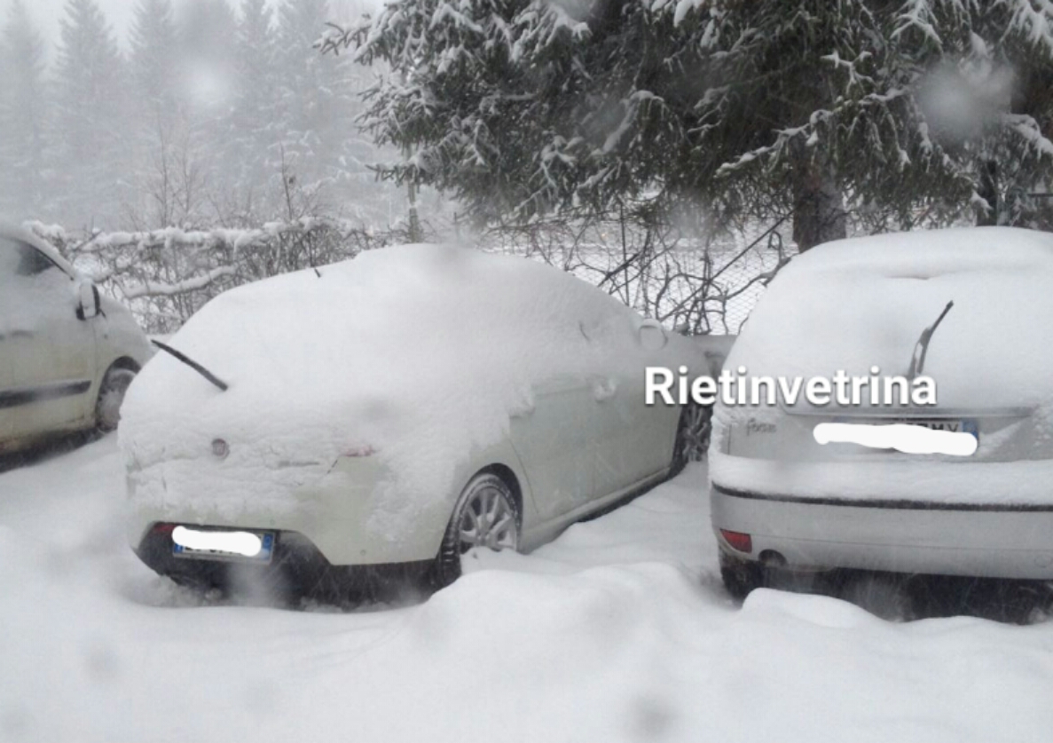 Bufera di neve su Amatrice e Accumoli. Insegnanti in difficoltà per tornare a Rieti