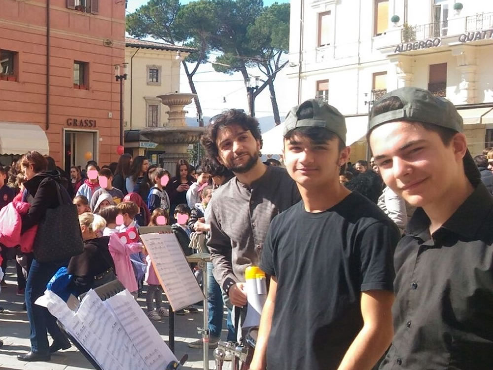 Il corpo come un TAMBURO per suonare la PACE tutti insieme        