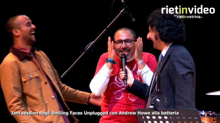Jam session degli Smiling Faces Unplugged con Andrew Howe alla batteria