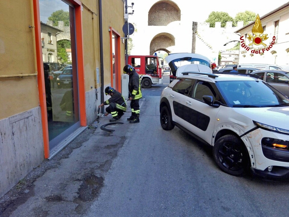 Fuoriuscita di gas in via Garibaldi. Intervento dei Pompieri