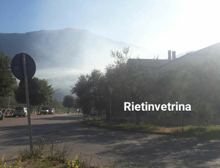 Anche oggi il monte Giano brucia. Antrodoco avvolto dal fumo