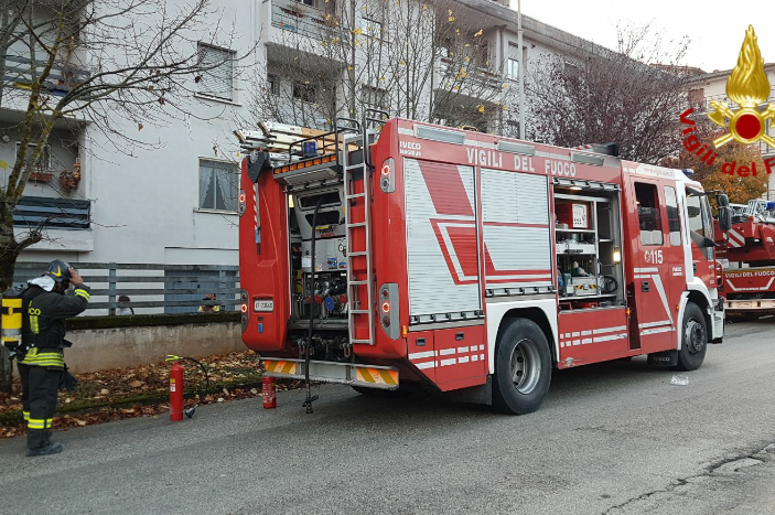 VIDEO – Incendio in un appartamento di Pescorocchiano. Una persona finisce al de Lellis