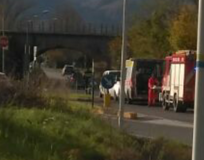 Incidente all'incrocio con via Tancia. Un ferito