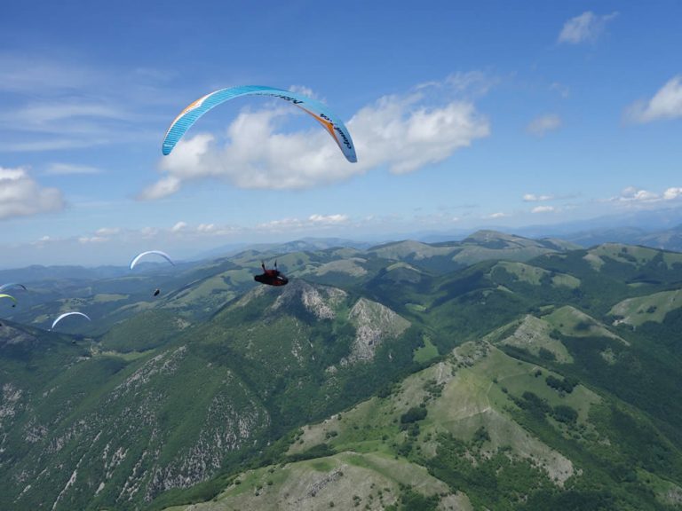 Cade con il parapendio a Poggio Bustone. Soccorso in elicottero
