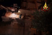 Principio d’incendio in un balcone di una palazzina. Sul posto i VVF