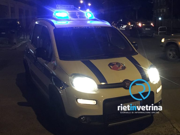 Serie di profonde buche in via Togliatti, rotatoria chiusa e traffico a rilento per le operazioni di chiusura
