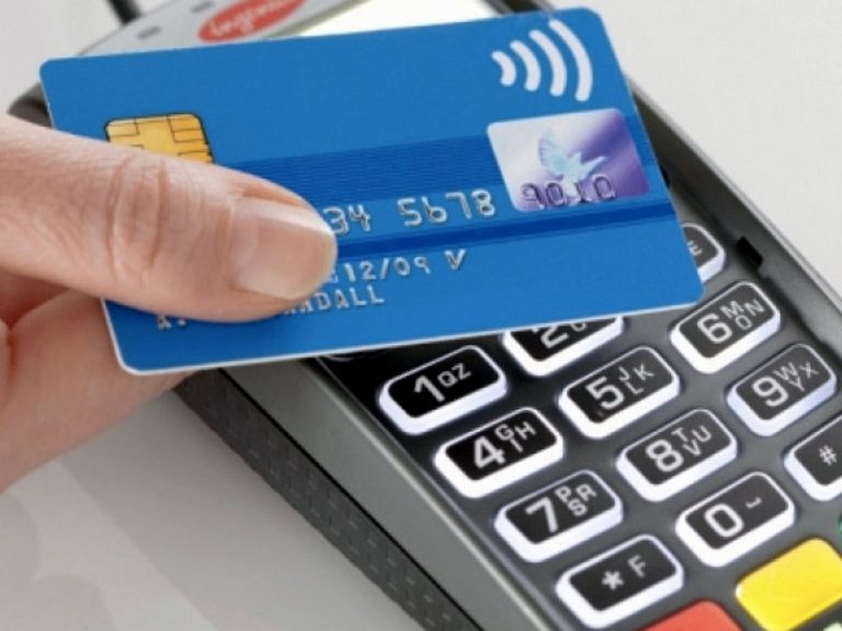 Fa compre con una carta di credito rubata: denunciata una 30enne