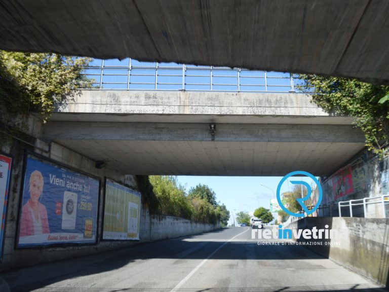 Chiusa corsia sottopasso della Questura per rottura griglia raccolta acque