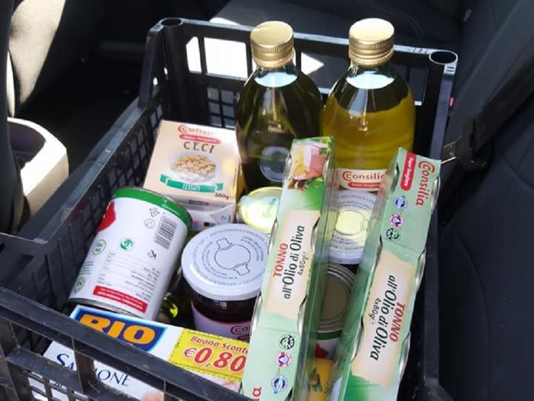 Raccolta alimentare dei gruppi tifoseria Bulldog, Reate e CUR 97 per le associazioni di Rieti