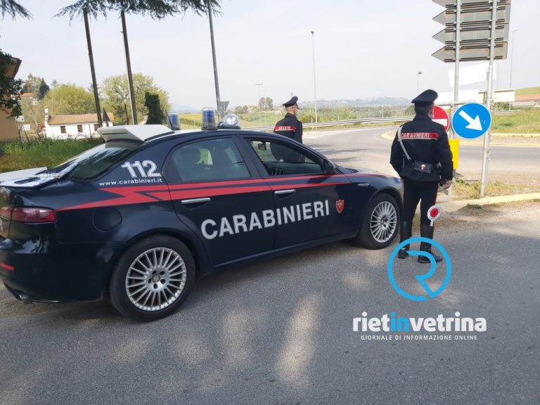 Si mette alla guida nonostante stia sotto effetto di cocaina e cannabinoidi