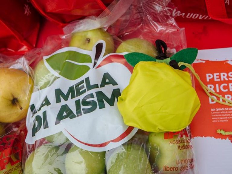 Ad ottobre tornano le Mele della Ricerca. Vuoi diventare volontaria/o AISM Rieti?