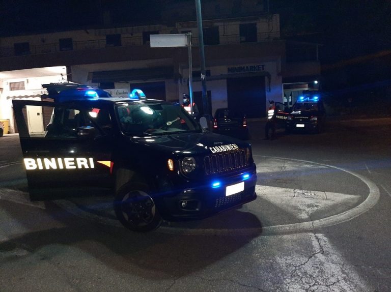 Rubano portafogli ad un commerciante. Carabinieri denunciano due rumeni