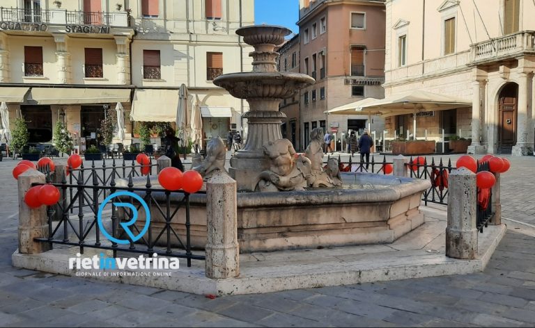 No alla violenza sulle donne, il 24 e 25 novembre Ponte Romano e Fontana dei Delfini illuminati di rosso