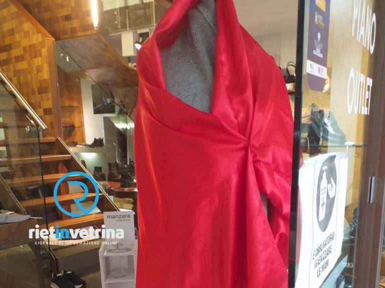 “Rosso come Amore”, l’assessora Palomba invita i commercianti a realizzare vetrine rosse per il 25 novembre