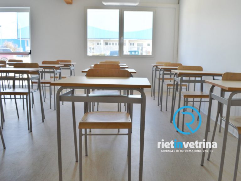 Scuola “Falcone – Borsellino” di Piazza Tevere, interventi su infissi e controsoffitto da parte del Comune