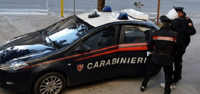 Evade dai domiciliari e si mischia alla folla di un bar: arrestato e trasferito in carcere