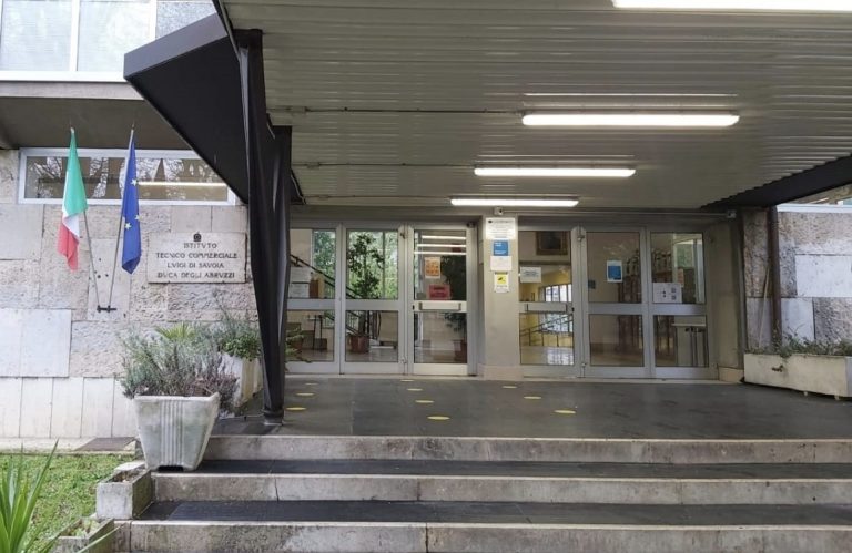 A TU PER TU – Il 18 dicembre l’Istituto d’Istruzione Superiore Savoia di Rieti ospite di Radiomondo e Rietinvetrina