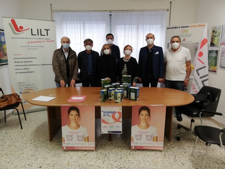 LILT Rieti e Associazione Città dell’Olio donano alal Mensa Santa Chiara trenta litri di olio EVO della Sabina