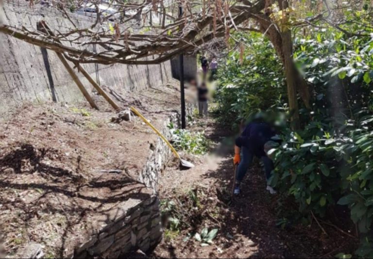A Montenero Sabino gruppo di volontari bonifica i giardini “sotto piazza”